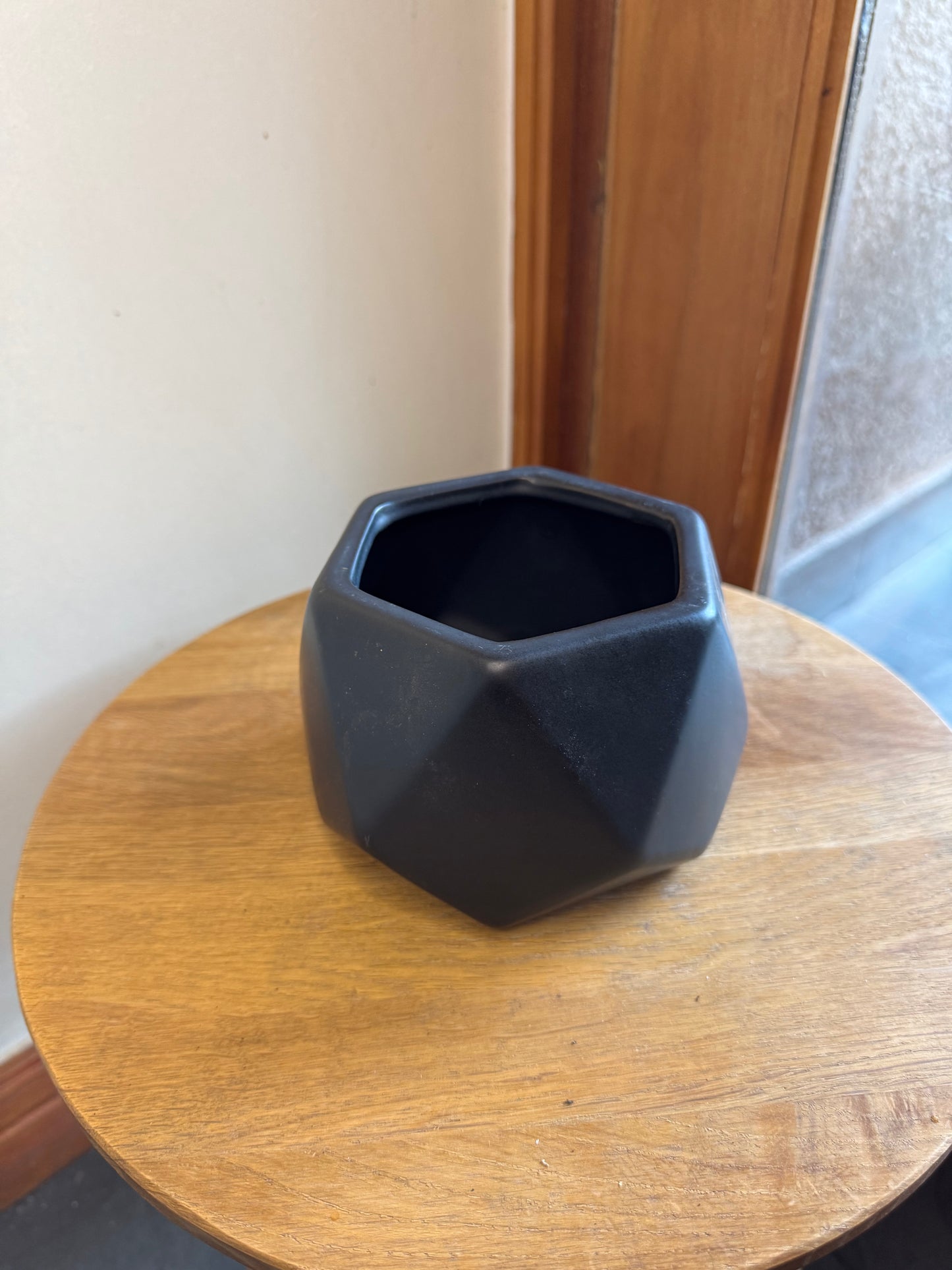 Macetero Negro Hexagonal