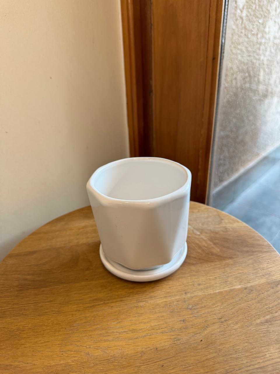 Macetero Pequeño Blanco Diseño Triangulo