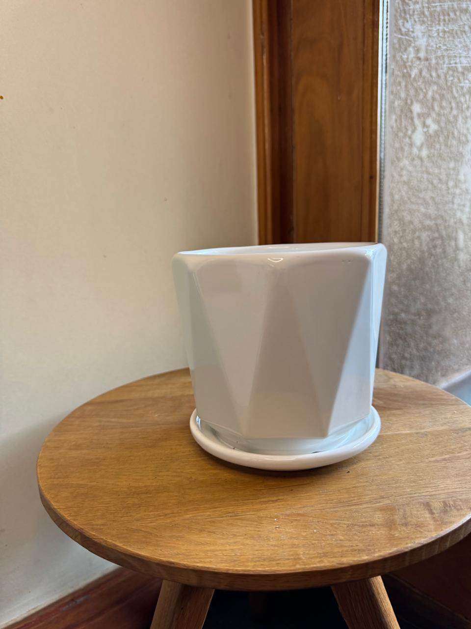 Macetero Mediano Blanco Diseño Triangulo