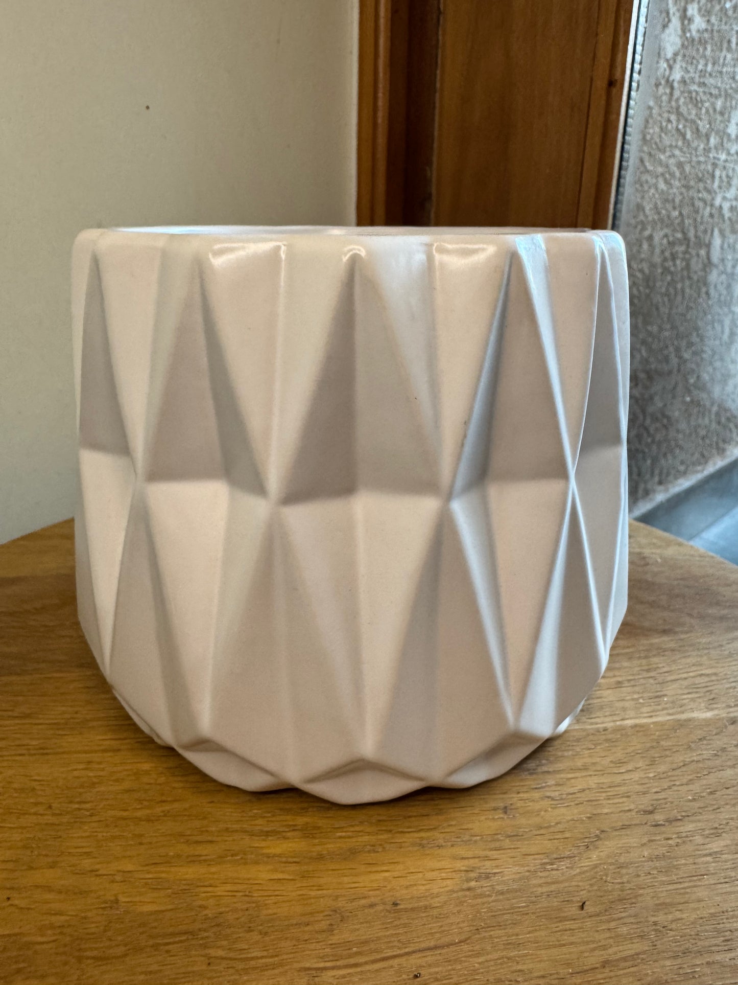 Macetero Blanco Diseño Triangulo