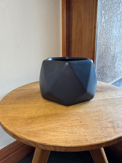 Macetero Negro Hexagonal