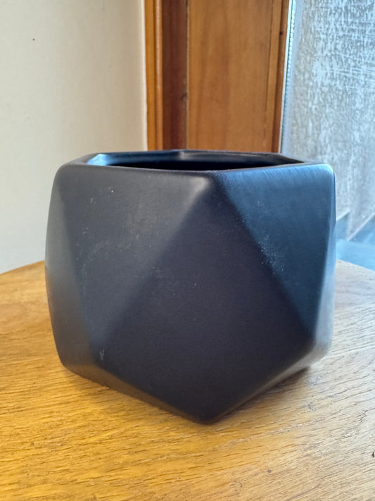 Macetero Negro Hexagonal